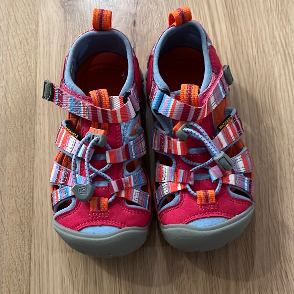 Girls Keen sandals New without tags